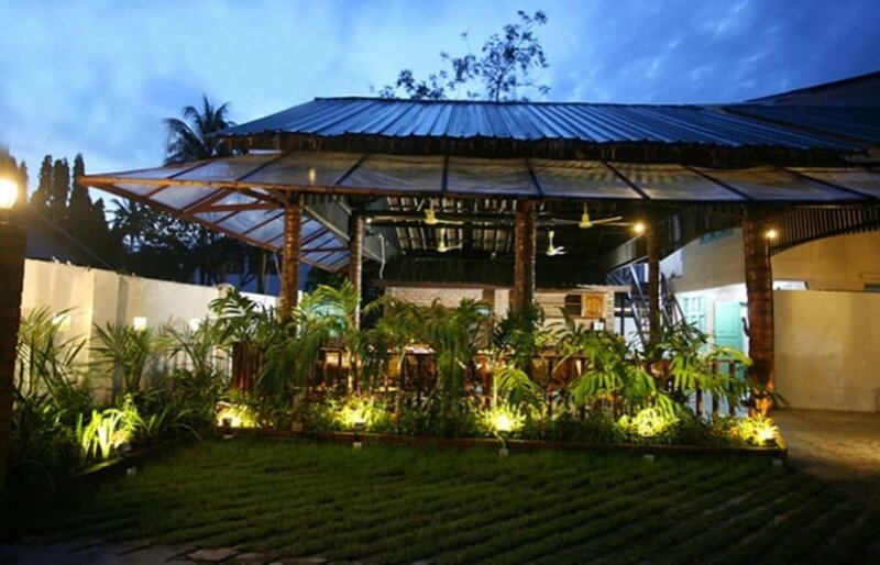 Гостиница Hotel June Business Bed Breakfast в Янгоне