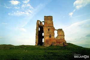 Biely Kovieĺ Castle (Viciebskaja voblasc, Arshanski rajon, agragaradok Smaljany) ، معلم جذب سياحي