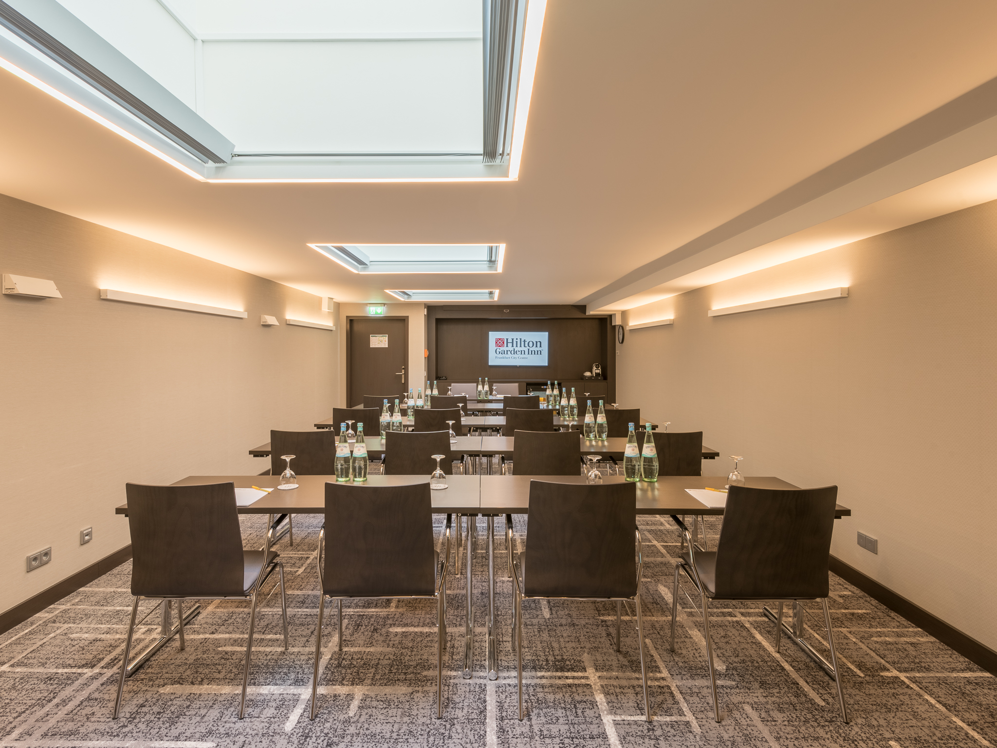 Фото Hilton Garden Inn Frankfurt City Centre