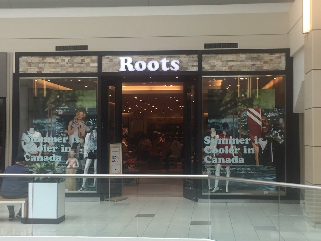 Clothing store Roots, Province of Ontario, photo