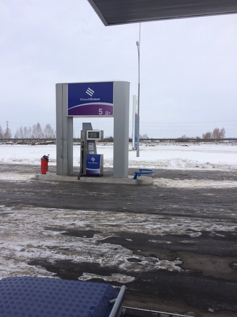 Benzin istasyonu New Petrol Tyumen, Tümen (Tiumenskaya) oblastı, foto