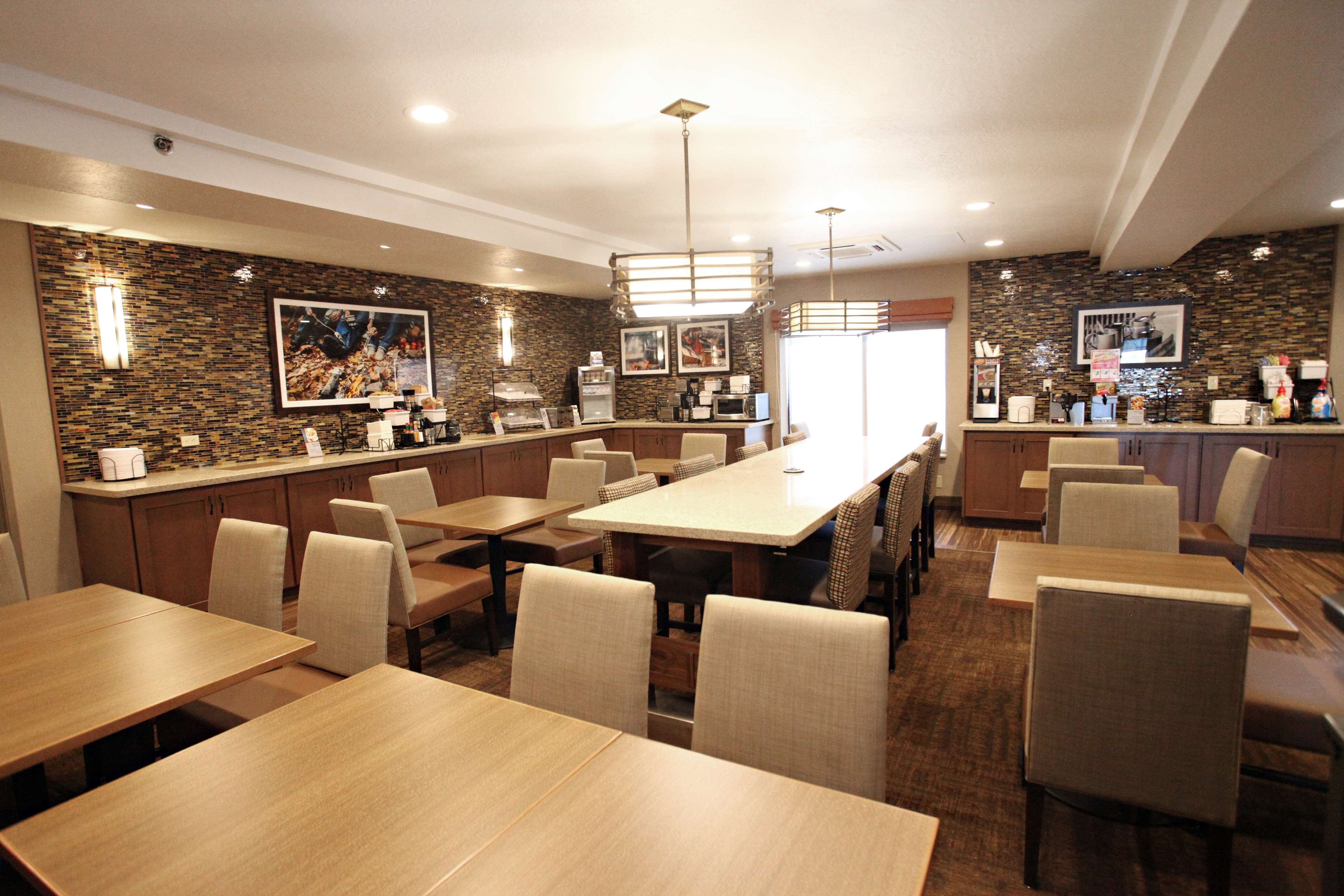 Фото Best Western Plus Cottontree Inn