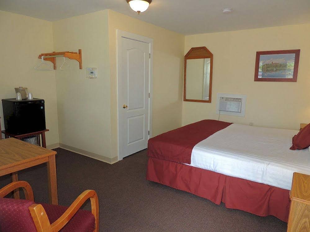 Фото Capt. 's Inn & Suites