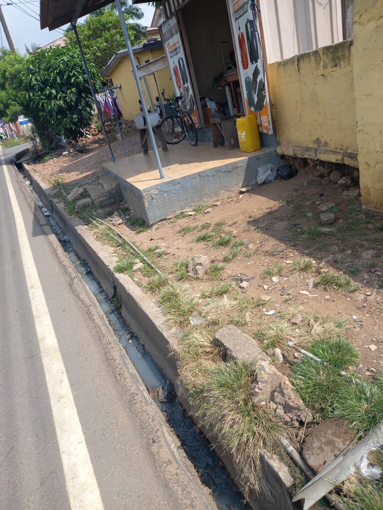 Clothing store USA Pk Tekou, Accra, photo