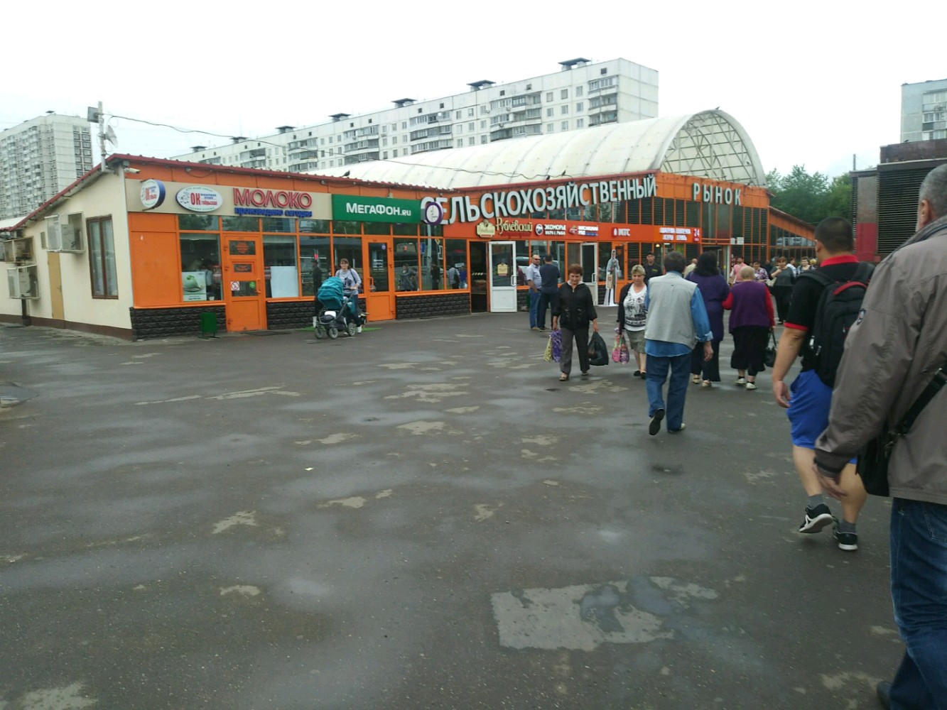 Рынок в теплом стане
