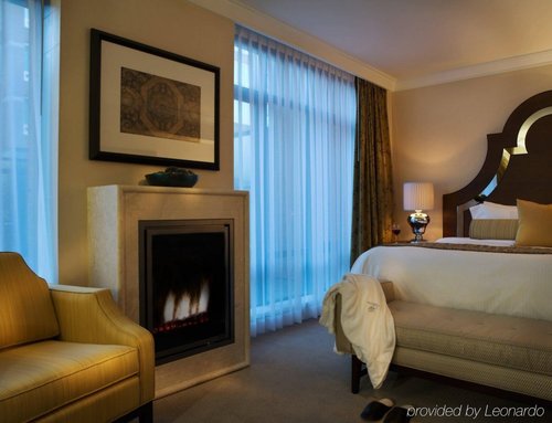 Гостиница L'Hermitage Hotel в Ванкувере