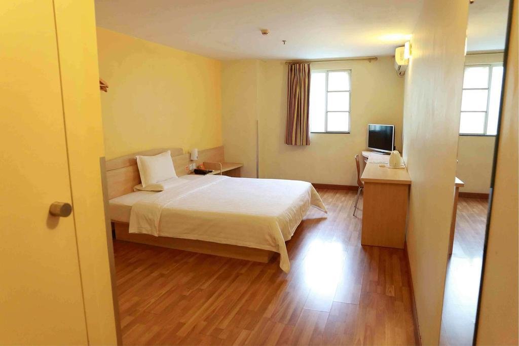 Фото 7 Days Inn Zigong Ziyou Road Caideng Park Branch
