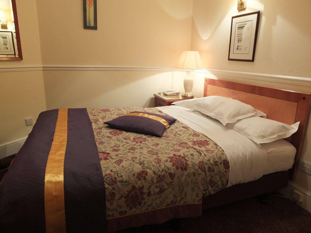 Фото Euro Bar and Hotel