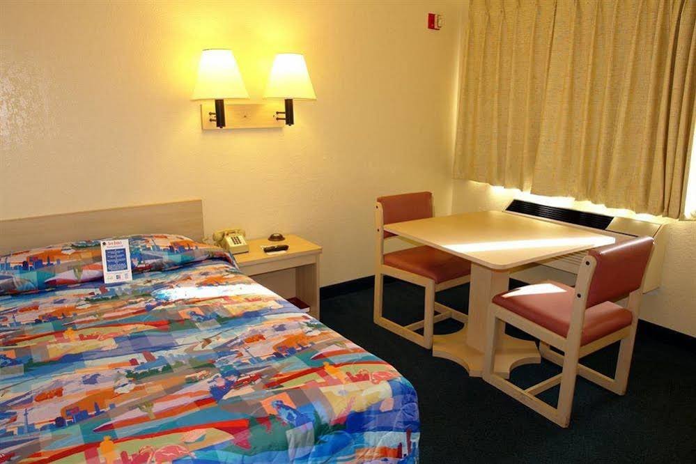 Фото Rodeway Inn Kissimmee Maingate West