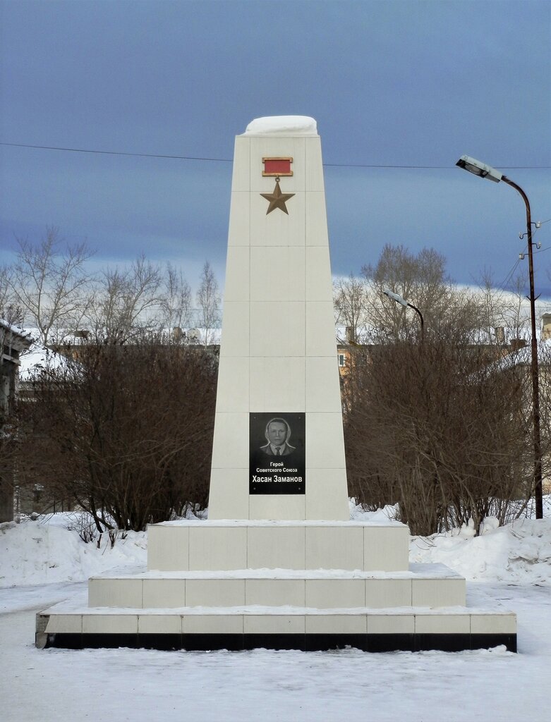 Памятник, мемориал Хасану Заманову, Североуральск, фото