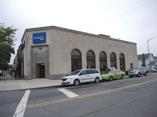 ATM Capital One Bank, New York, photo