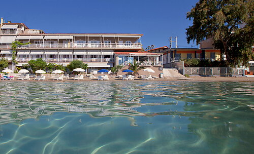 Внешний вид отеля Nelly’s Hotel & Apartments в Муниципальной единице Асинисе, фото 1