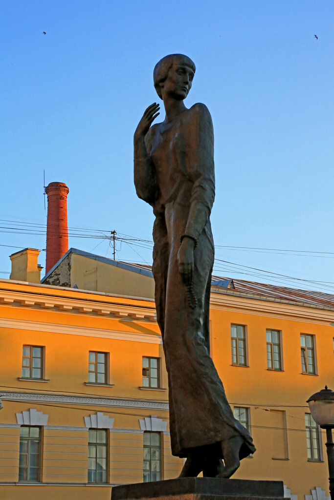 Памятник ахматовой в санкт петербурге