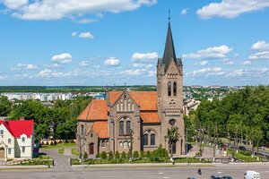 Костёл Воздвижения Креста Господня (Вилейка, Октябрьская ул., 2), католический храм в Вилейке