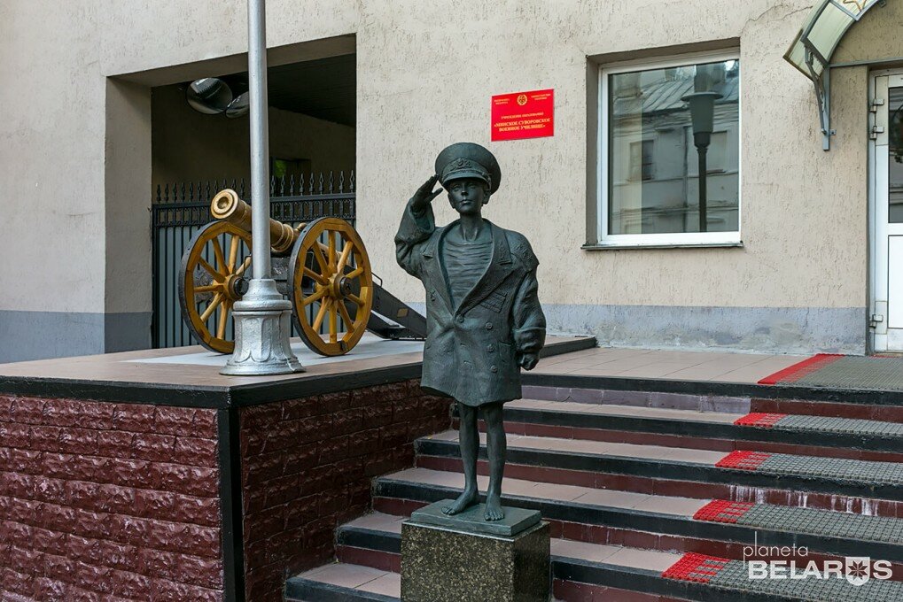 Достопримечательность Здание Минского суворовского училища, Минск, фото