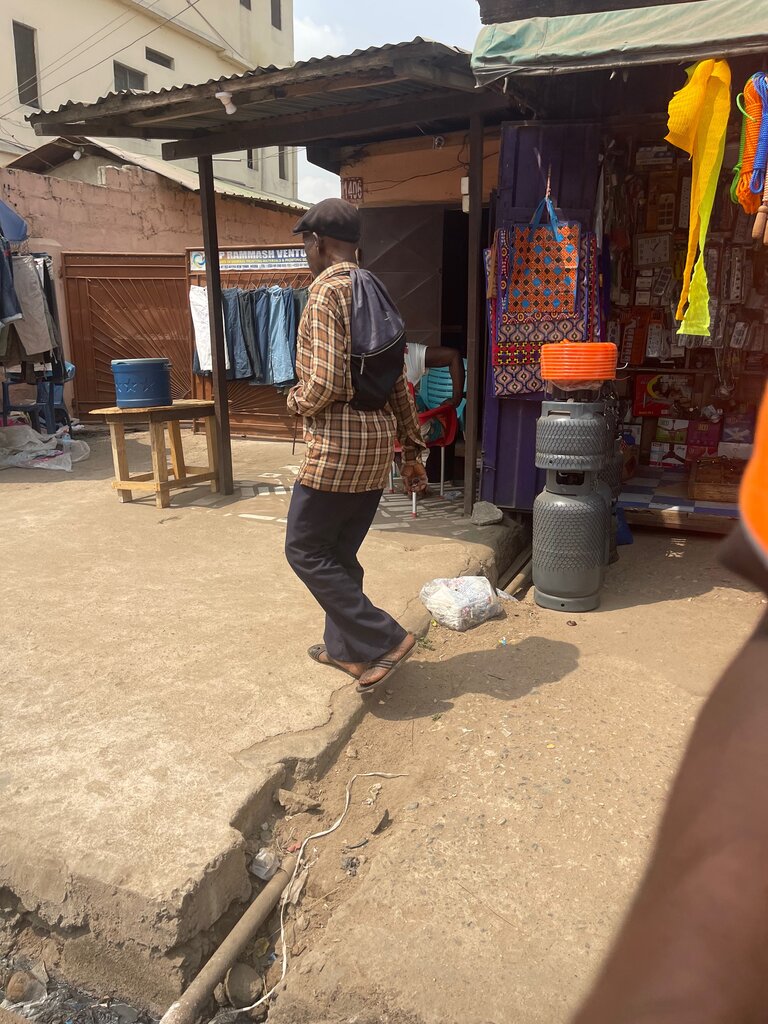 Hardware store Nyame! Ne Ho Ye Hu, Accra, photo