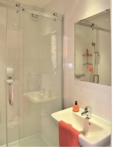 Фото Tourist Inn Budget Hotel - Hostel