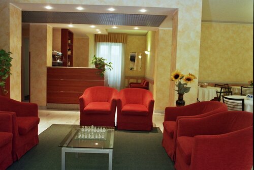 Гостиница Hotel Engadina в Комо
