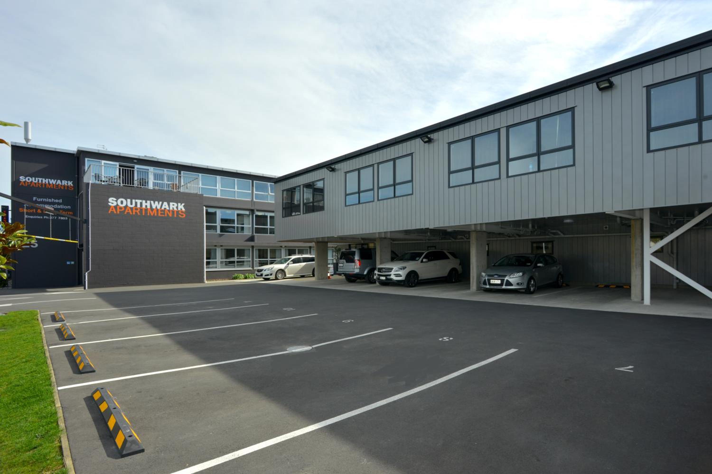 Фото Southwark Hotel & Apartments