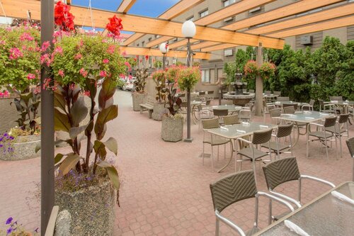 Гостиница Ramada Hotel & Conference Center by Wyndham Kelowna