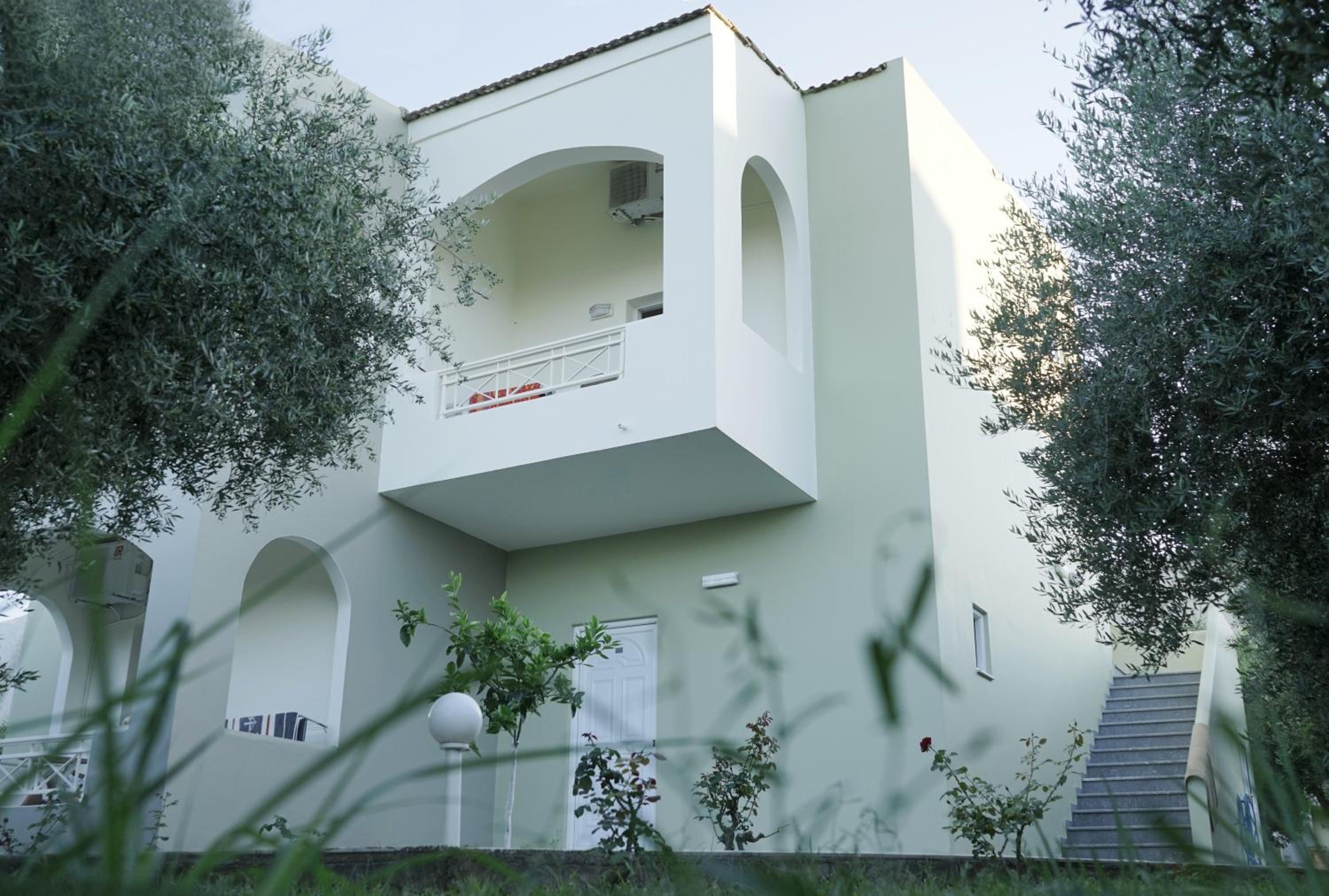 Фото Vardis Olive Garden