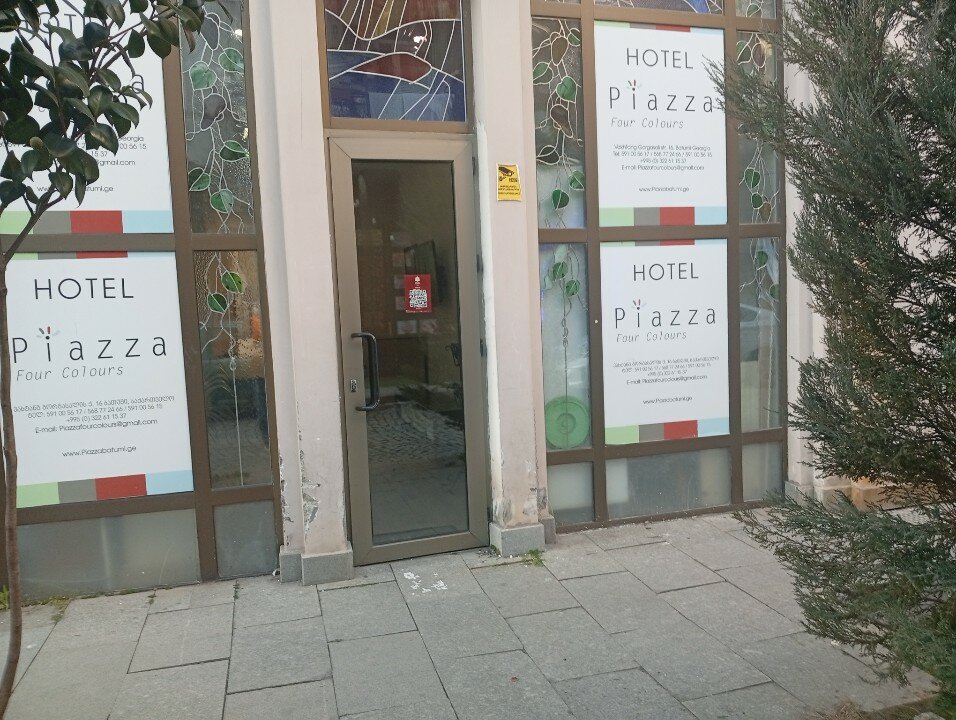 Фото Piazza Four Colours