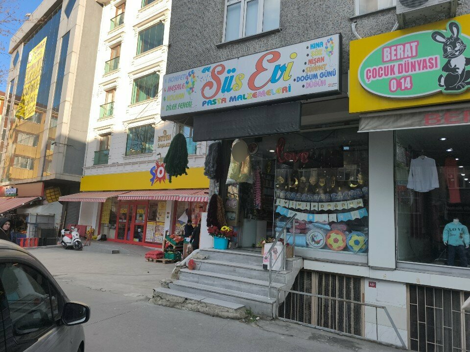 Christmas trees and christmas decorations Süs evi, Istanbul, photo