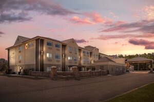 Гостиница Comfort Inn & Suites Crystal Inn Sportsplex