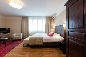 Hotel Rotonde (Provence-Alpes-Côte d'Azur, Bouches-du-Rhône, Arrondissement d'Aix-en-Provence, Aix-en-Provence, Avenue des Belges), hotel