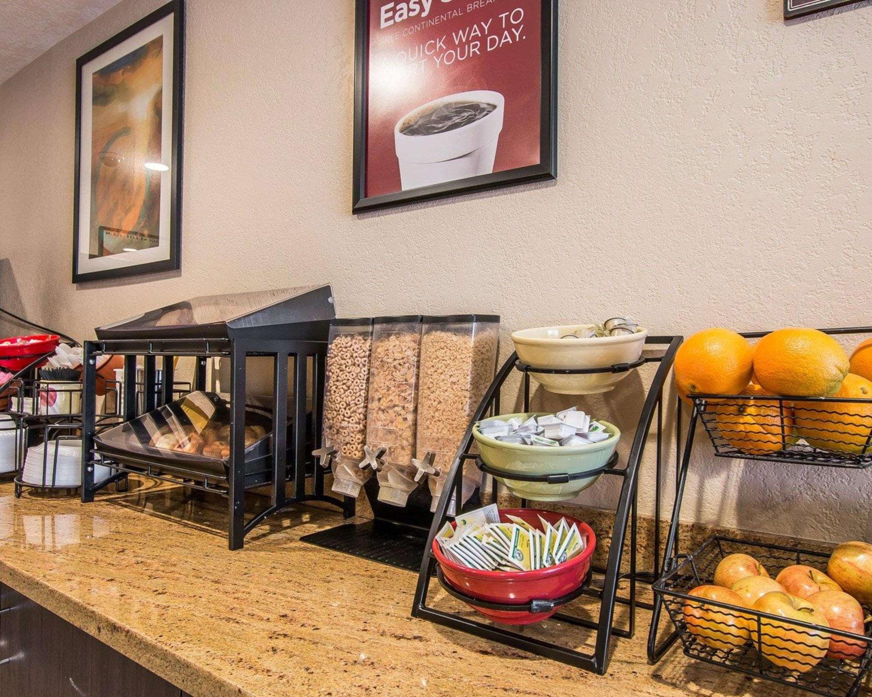 Фото Econo Lodge Inn & Suites El Cajon San Diego East