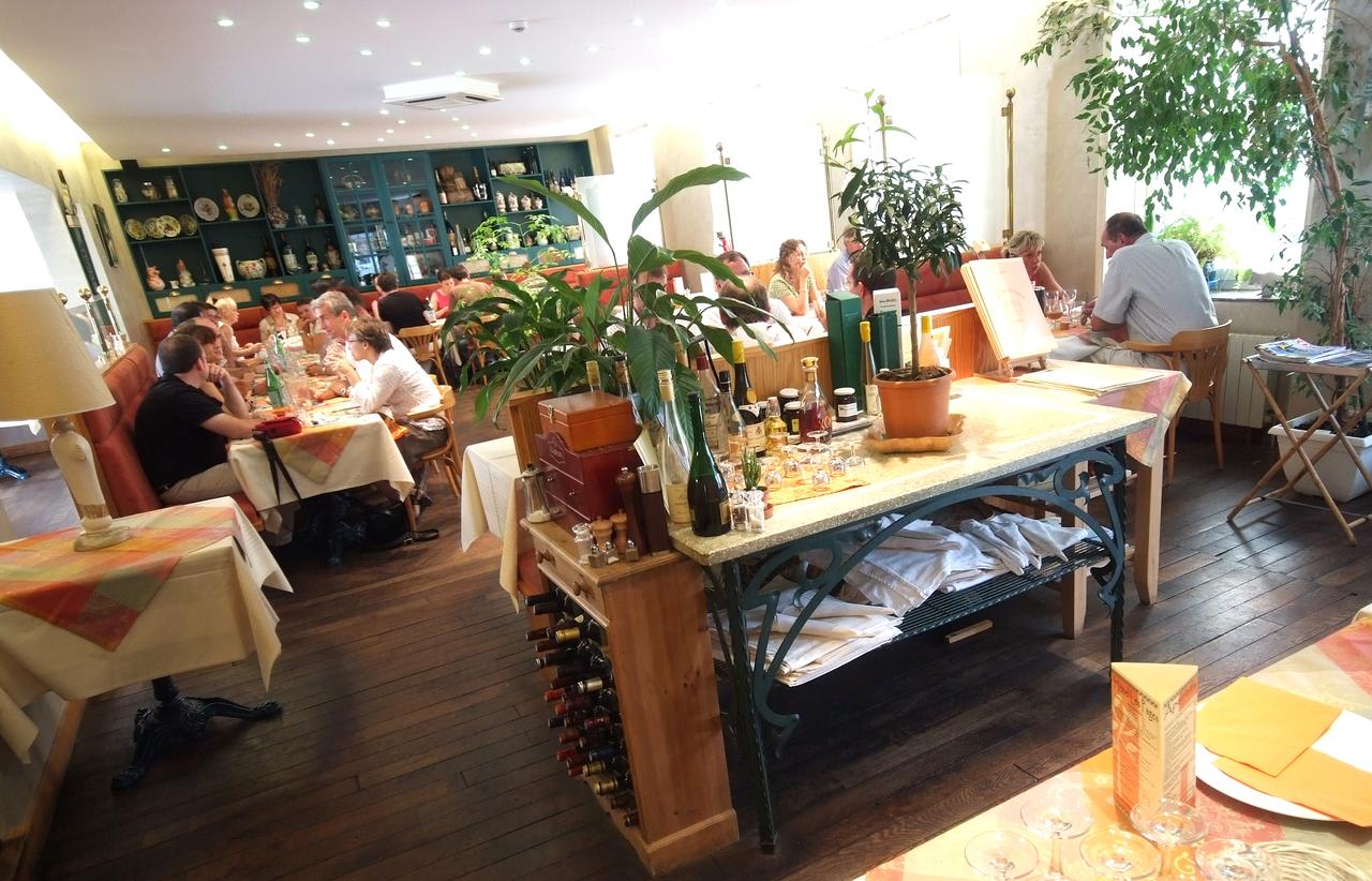 Фото Logis Hôtel Les Pages