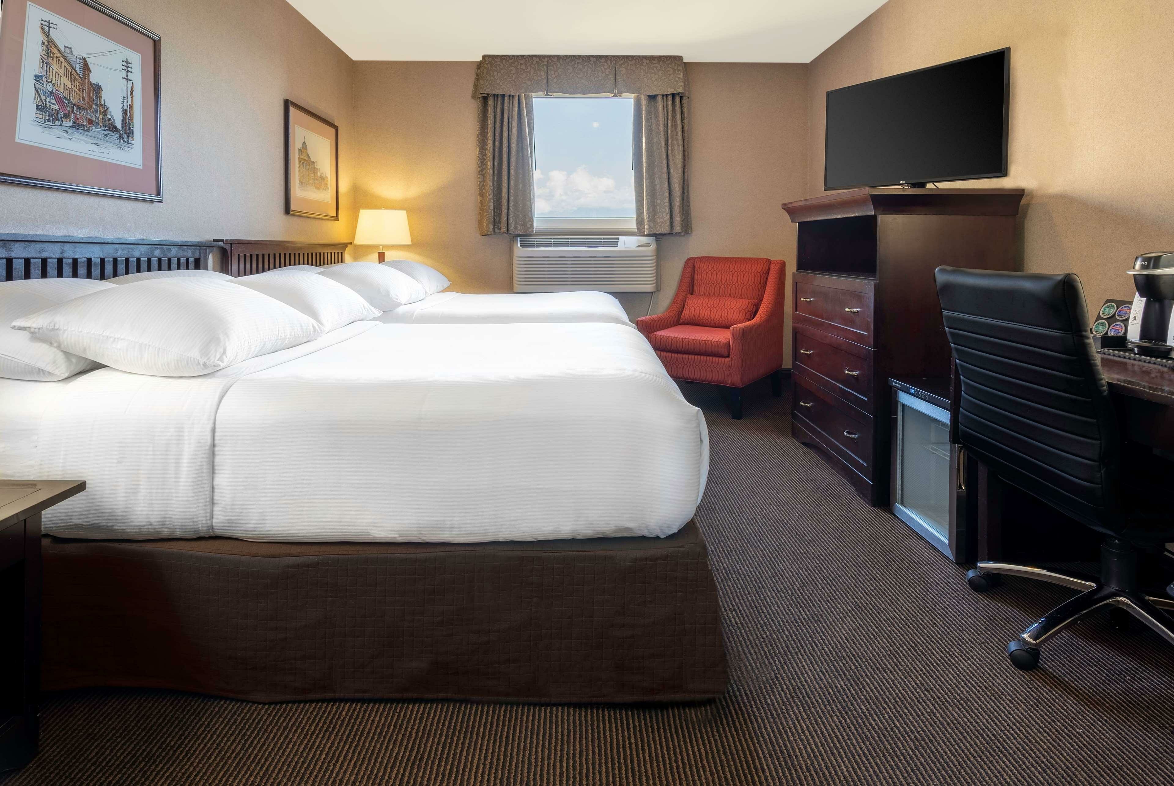 Фото Ramada Limited Downtown Vancouver