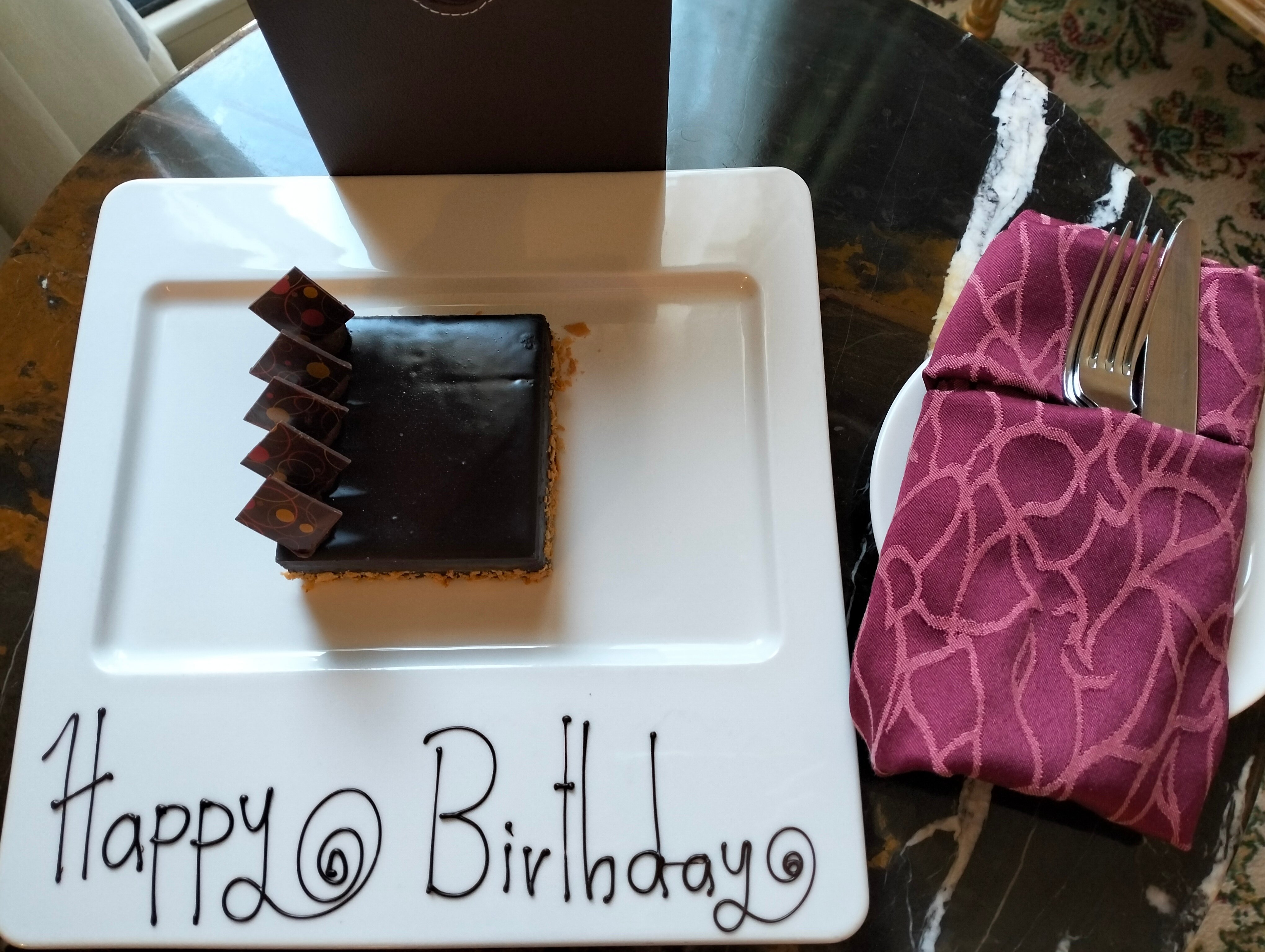 Фото Royal Rose Abu Dhabi, a Curio Collection by Hilton Affiliated Hotel