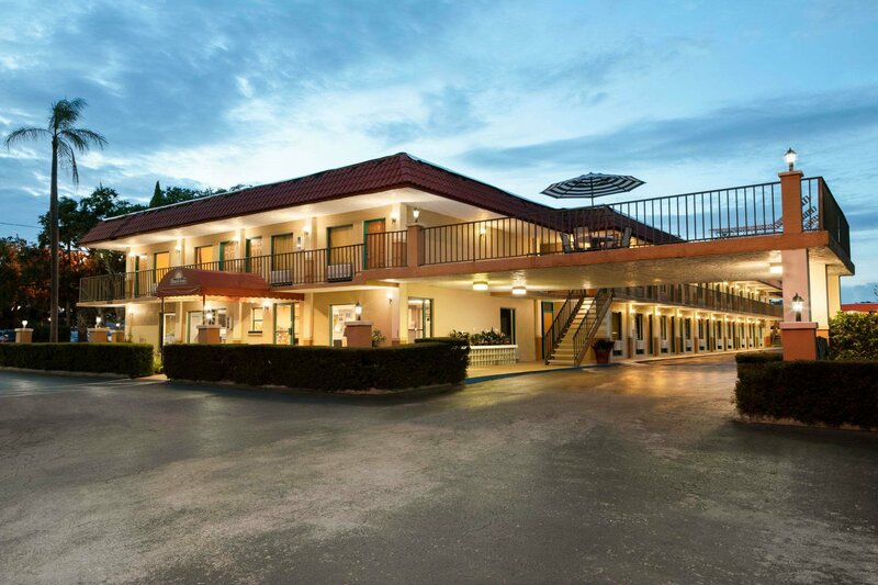 Гостиница Days Inn by Wyndham Clearwater/Gulf to Bay в Клируотере