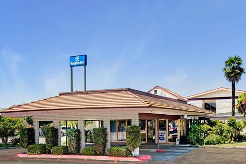 Гостиница Knights Inn Claremont в Помоне