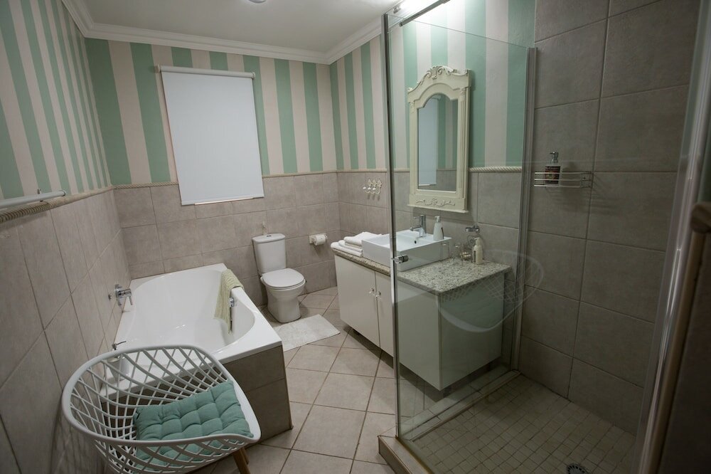 Фото MacGregors Guest House