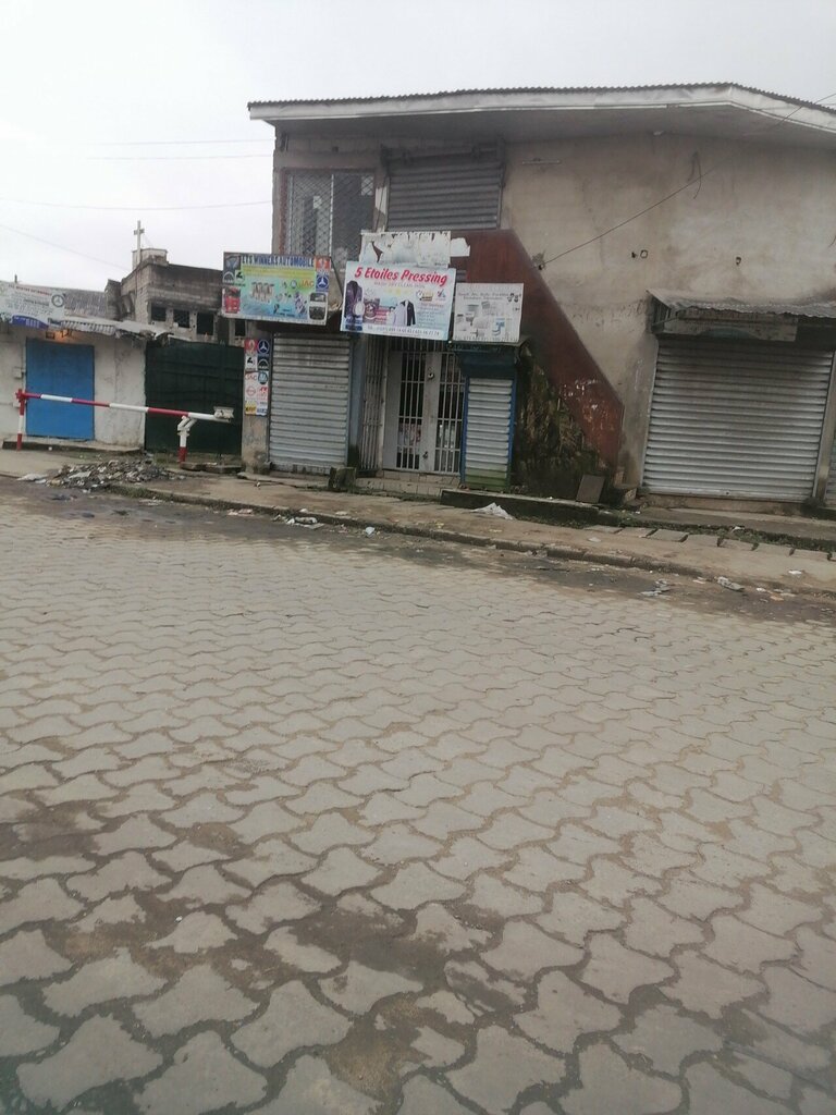 Department store Filtration Auto, Douala, photo