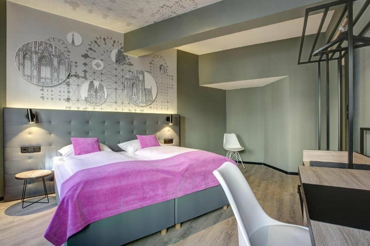 Фото Boutique 003 Koln am Dom