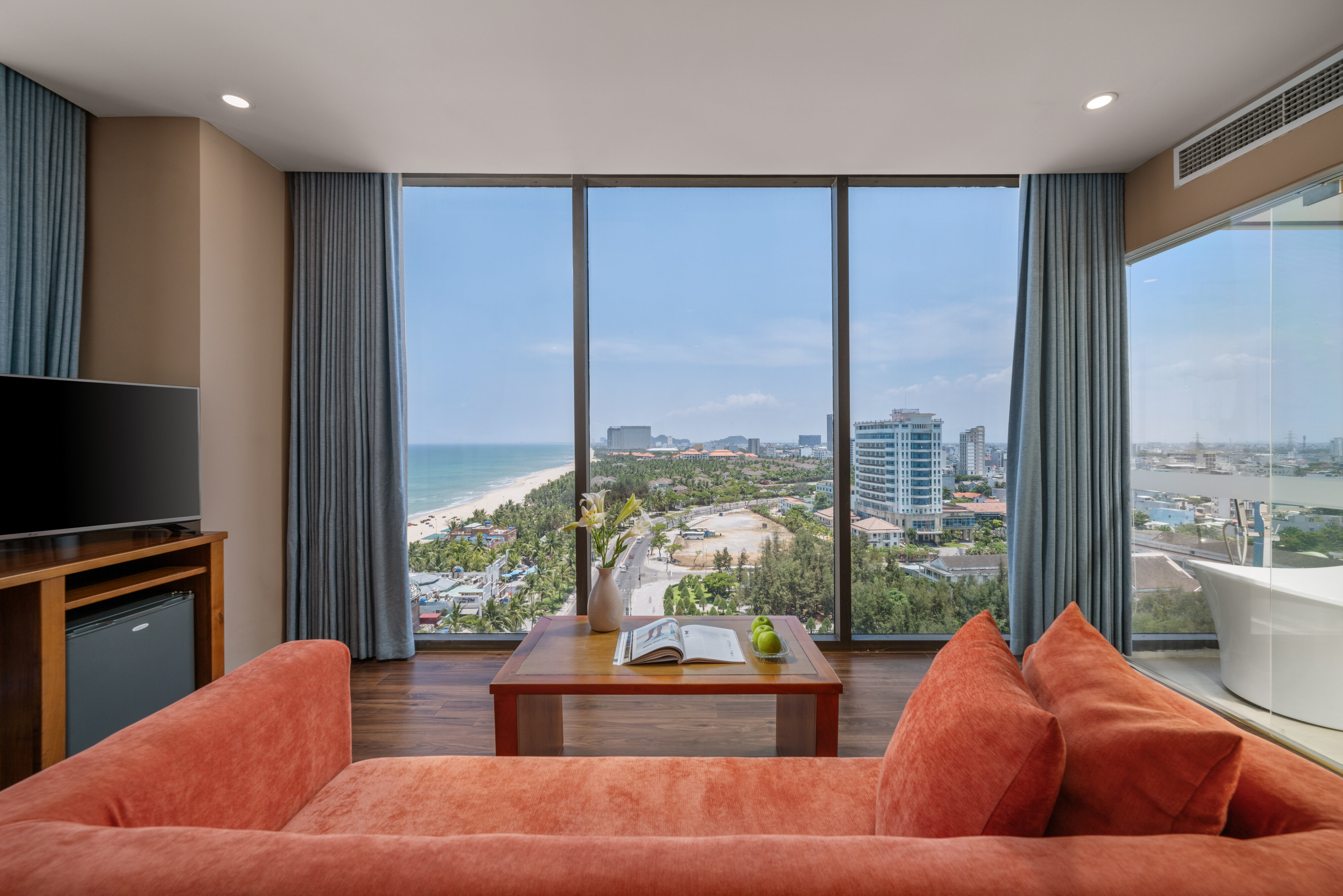 Фото Yarra Ocean Suites Danang