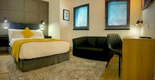 Внешний вид отеля Siberia Bar & Hotel в Абердине, фото 2