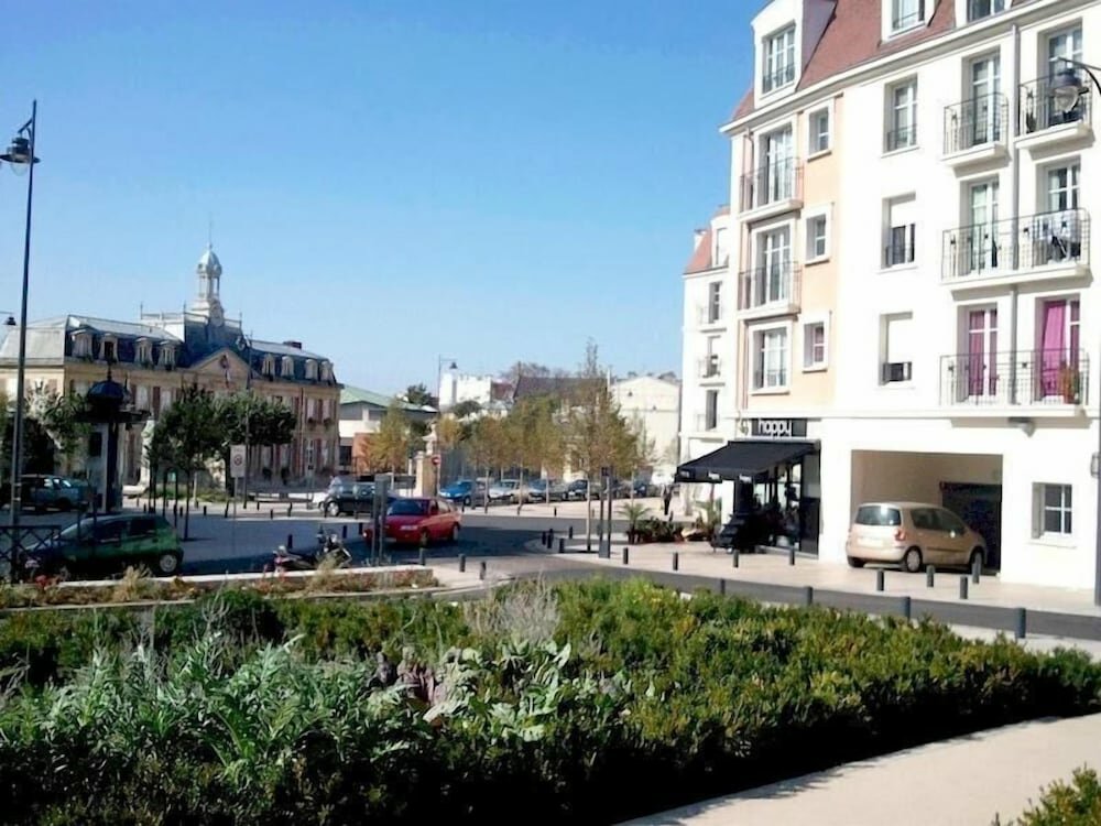 Гостиница Hotel des Bains, Мезон‑Альфор, фото