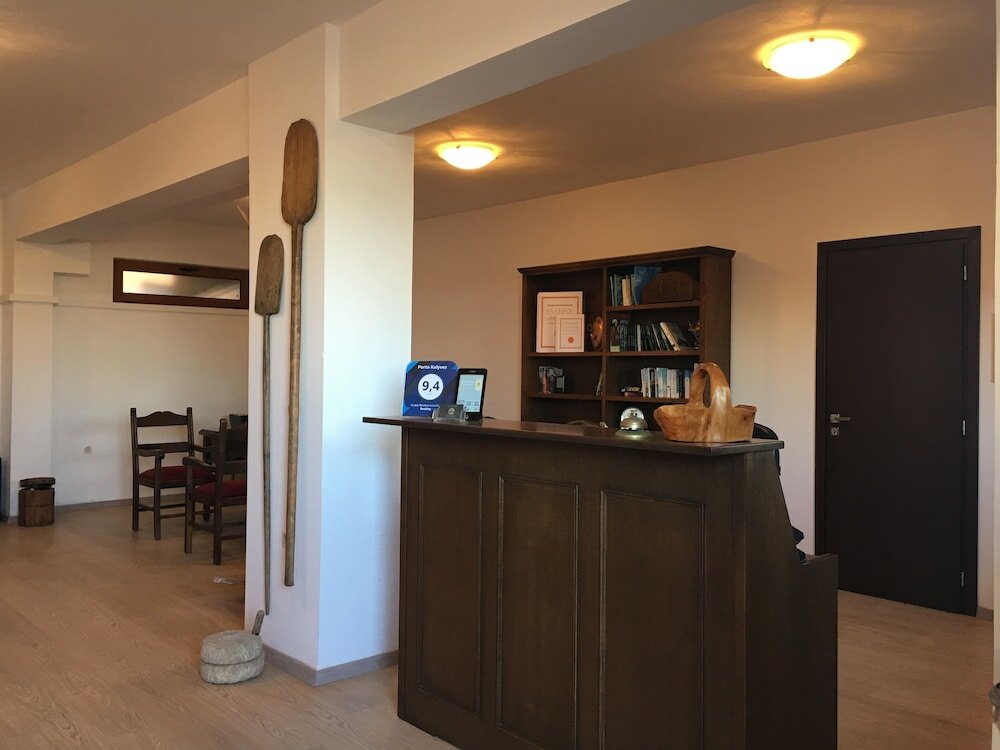 Фото Porto Kalyves Seaside Apartments