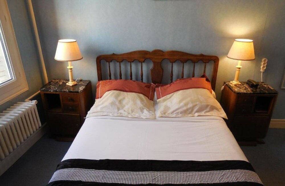 Фото Hôtel Le Petit Château