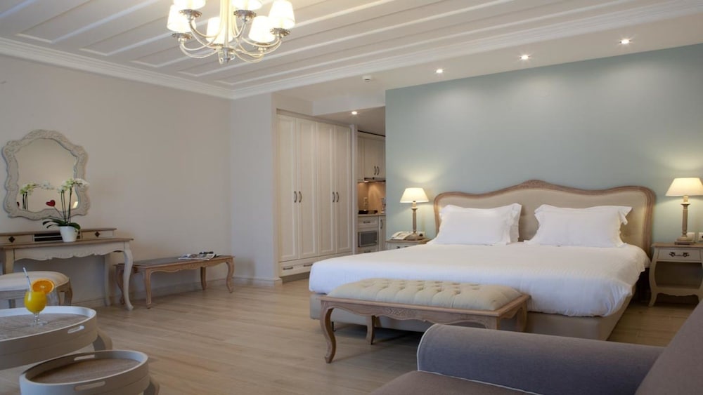 Фото Royal Nidri Hotel & Apartments