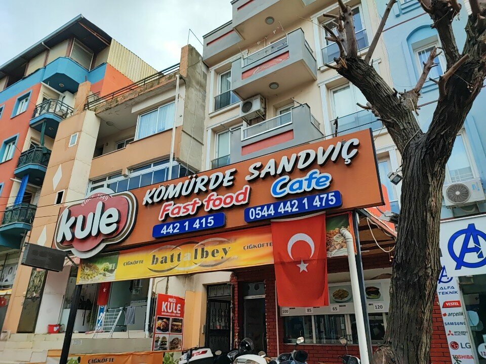 مقهى Kule Kömürde Sandviç Fastfood & Cafe ، إزمير، صورة