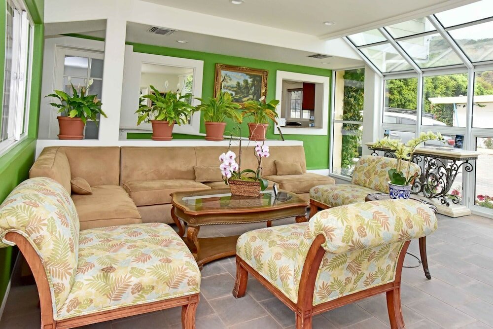 Фото Malibu Country Inn