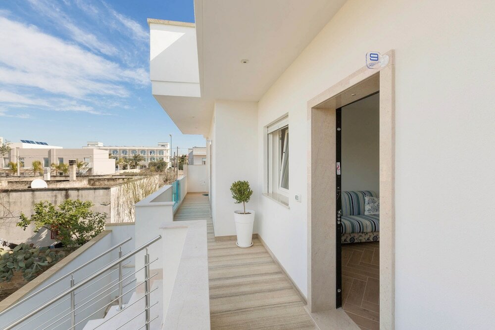 Фото Absolute Suite Apartments