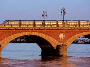 Внешний вид отеля Ibis Bordeaux Centre Bastide в Бордо, фото 2