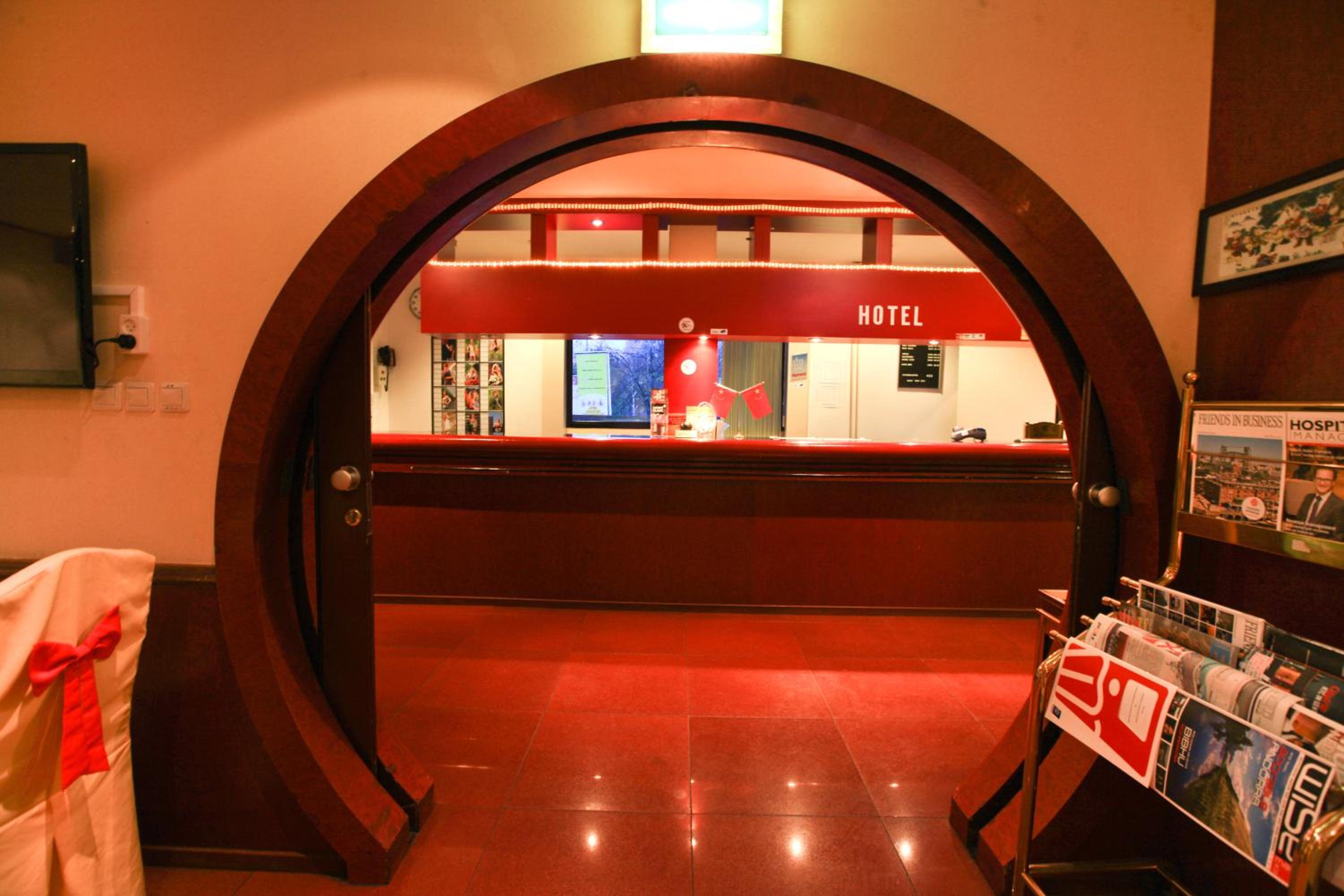 Фото New Ocean Paradise Hotel