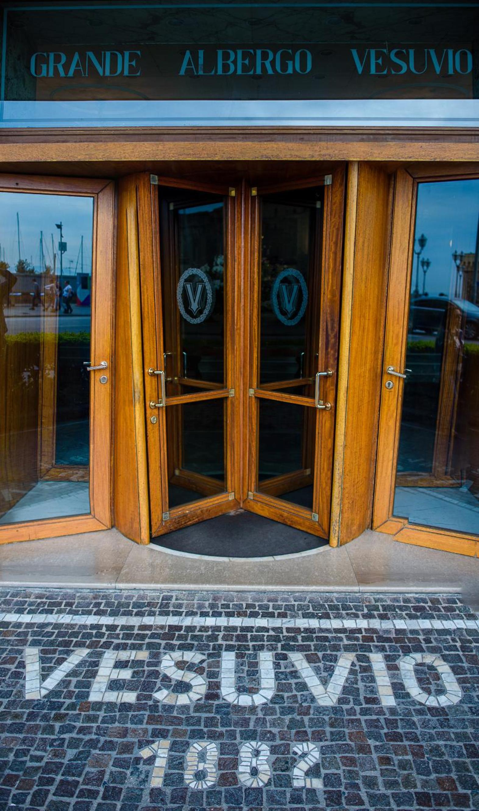 Фото Grand Hotel Vesuvio